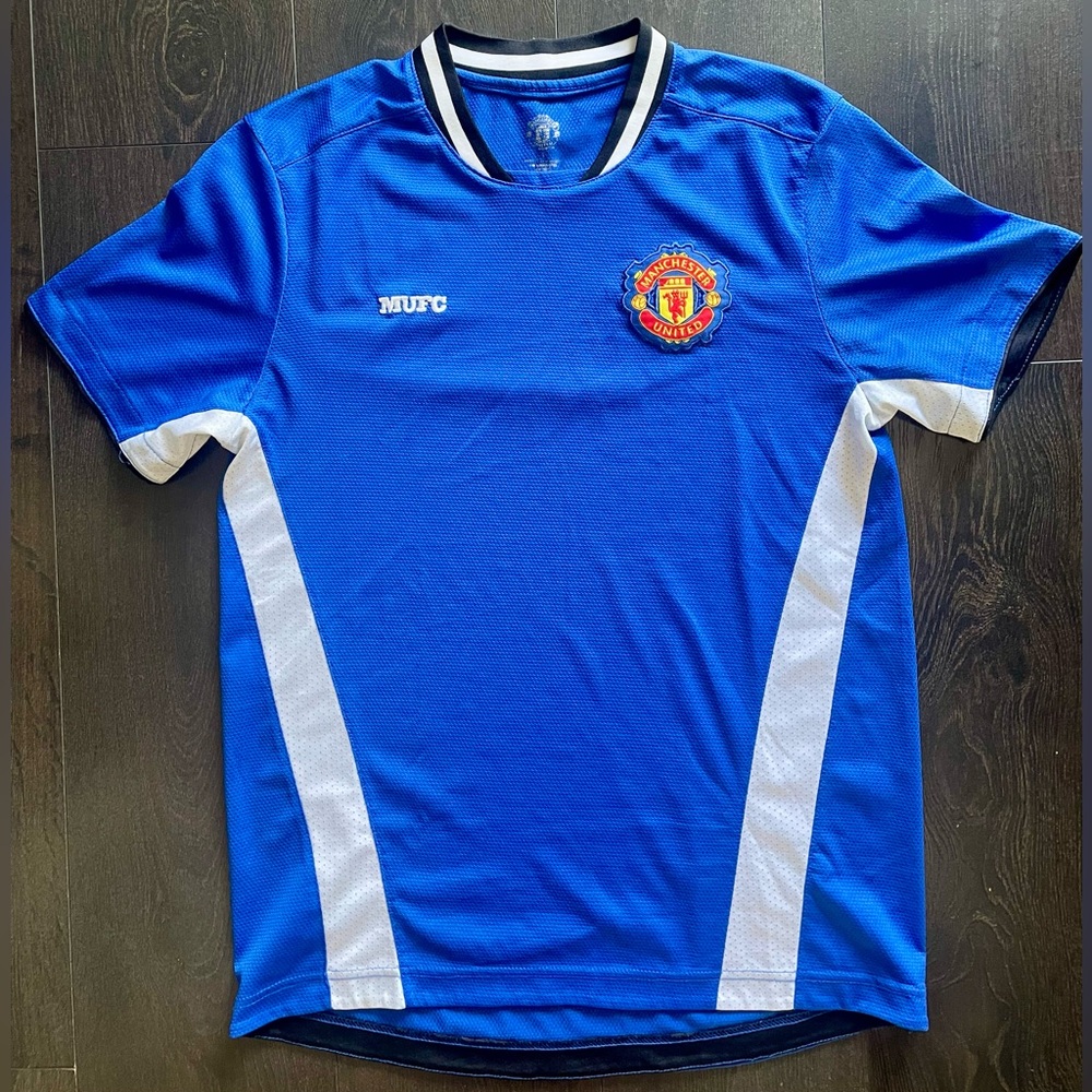 Manchester United Soccer fan jersey 
Size Medium